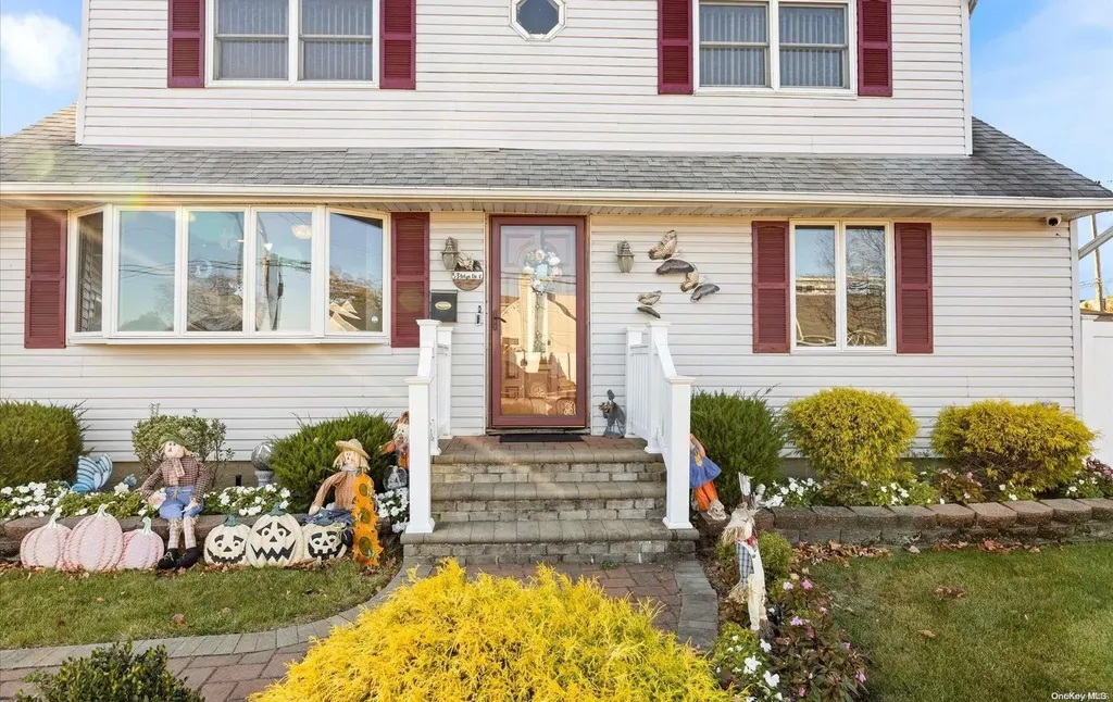 53 Arlyn Drive E Massapequa NY 11758