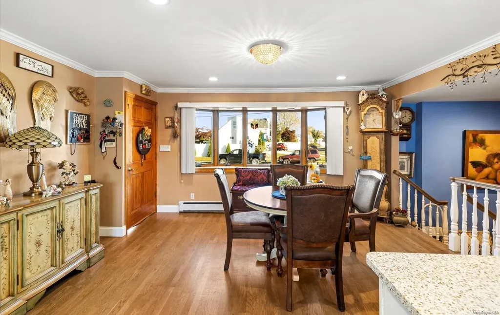 53 Arlyn Drive E Massapequa NY 11758