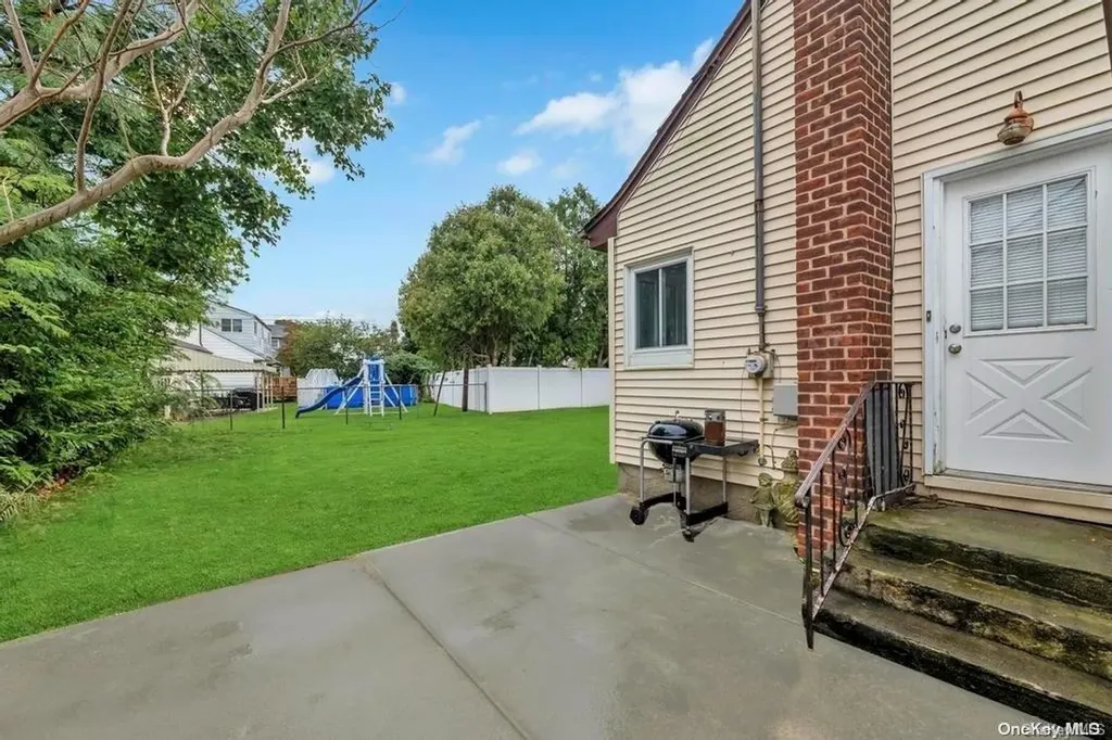 39 Lincoln Road Plainview NY 11803