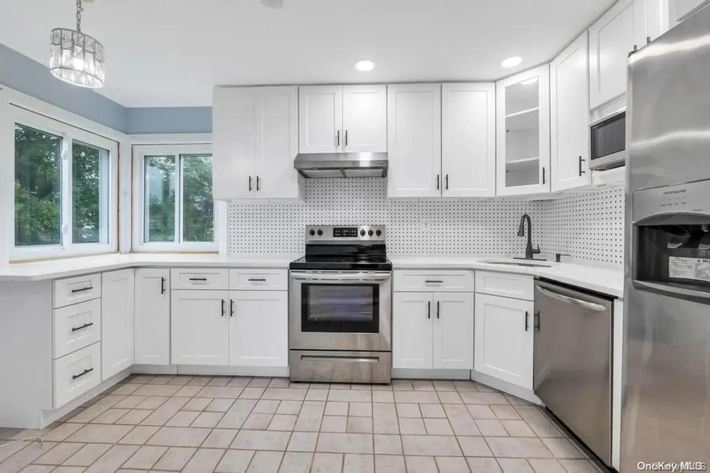 39 Lincoln Road Plainview NY 11803