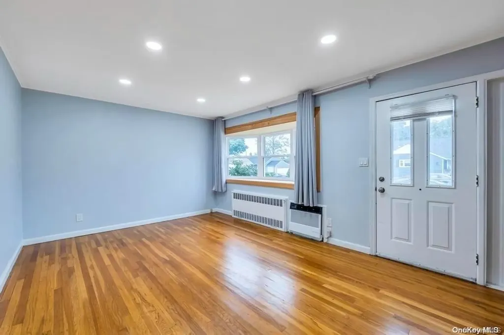 39 Lincoln Road Plainview NY 11803