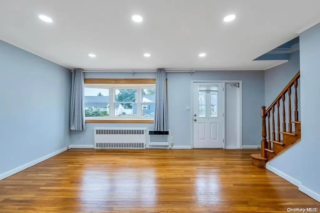 39 Lincoln Road Plainview NY 11803
