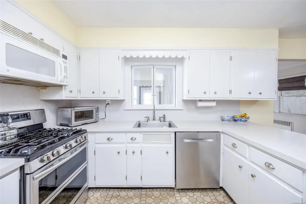 3 Severin Place Huntington NY 11743