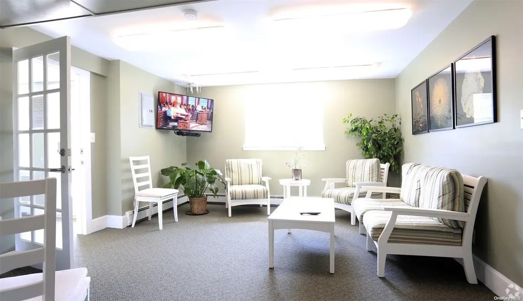 64 Muncie Road West Babylon NY 11704
