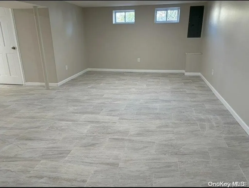 320 W 4th Street Deer Park NY 11729