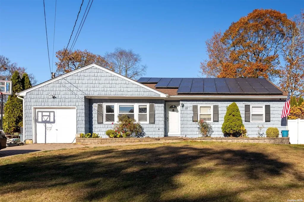 35 Ranch Drive Shirley NY 11967