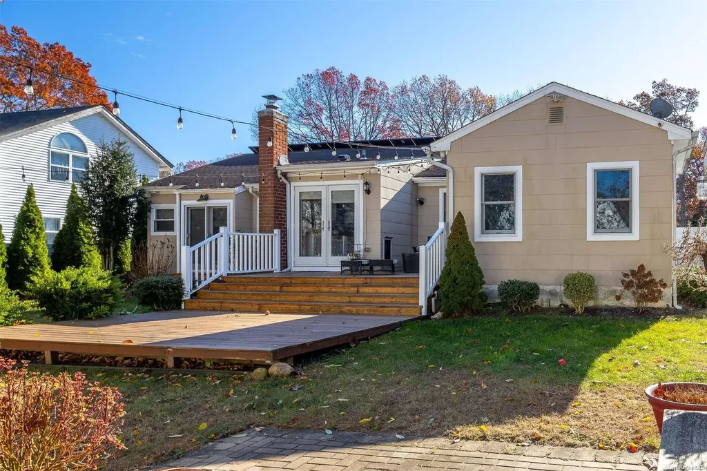 35 Ranch Drive Shirley NY 11967
