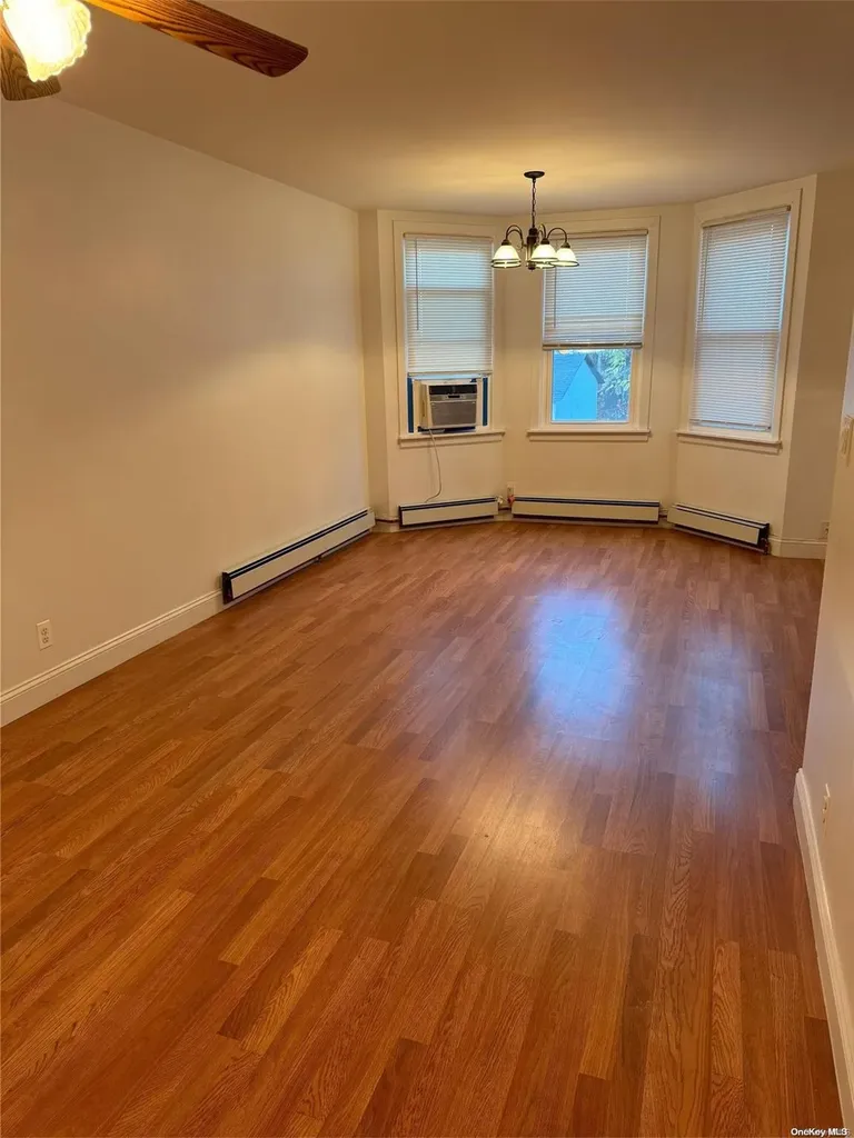 58-31 60th Lane Maspeth NY 11378