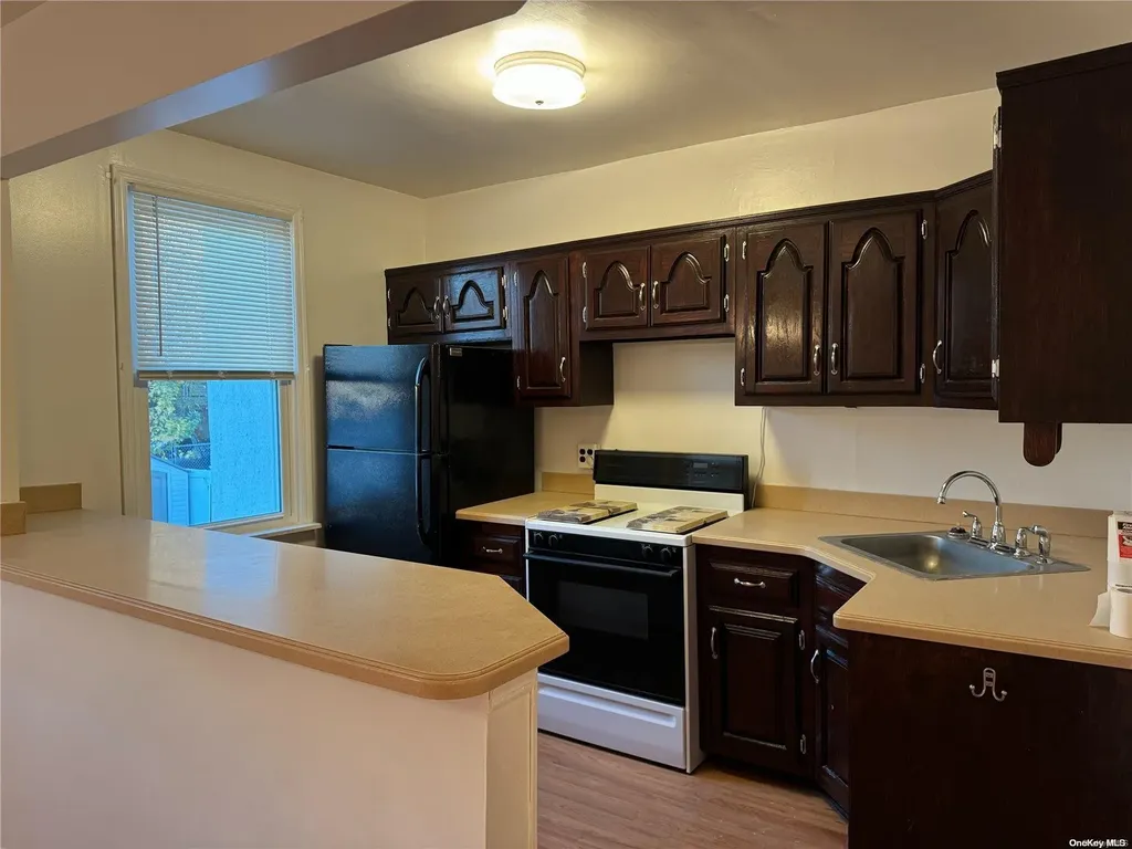 58-31 60th Lane Maspeth NY 11378