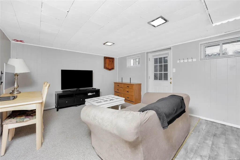 193 Villa Avenue Deer Park NY 11729