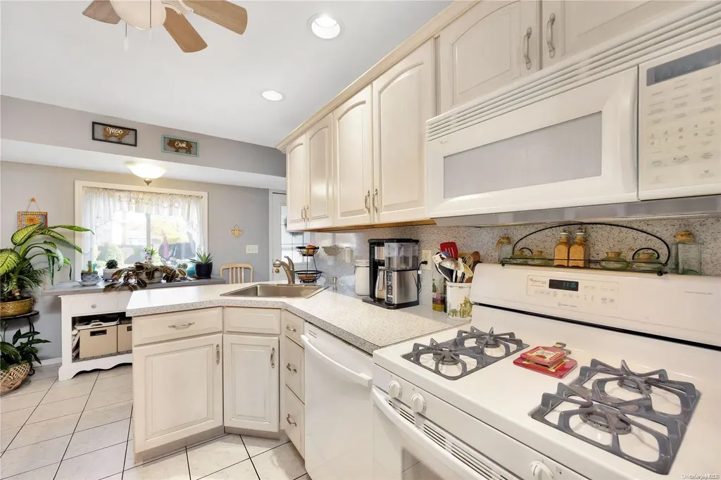 193 Villa Avenue Deer Park NY 11729