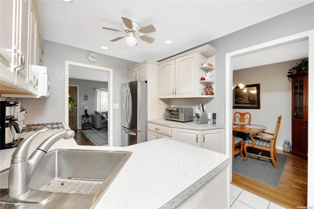193 Villa Avenue Deer Park NY 11729