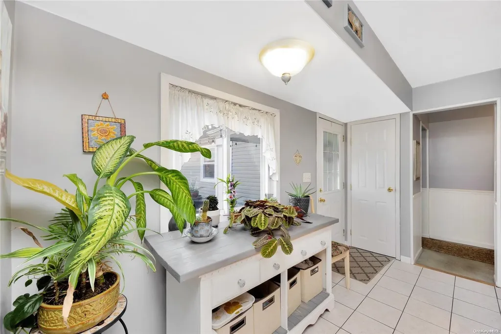 193 Villa Avenue Deer Park NY 11729