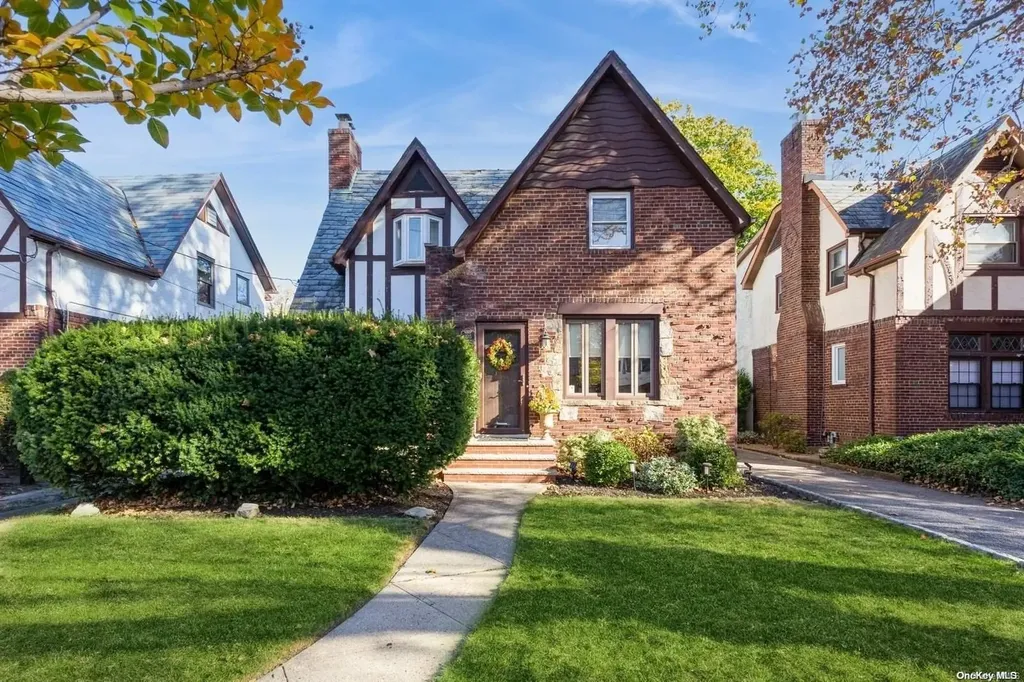 105 Gilmore Boulevard Floral Park NY 11001