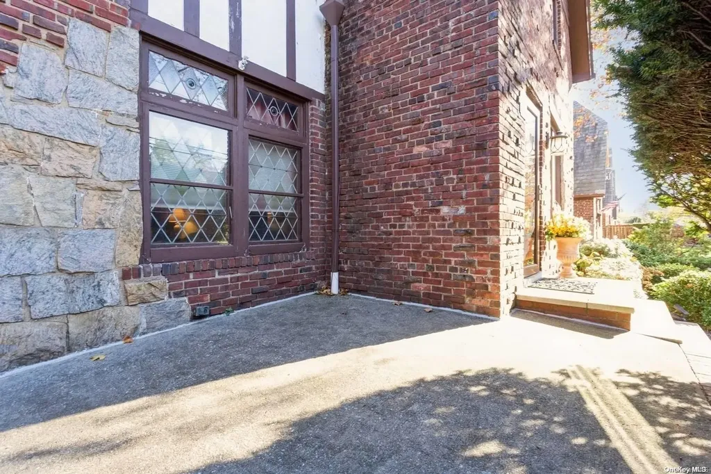 105 Gilmore Boulevard Floral Park NY 11001