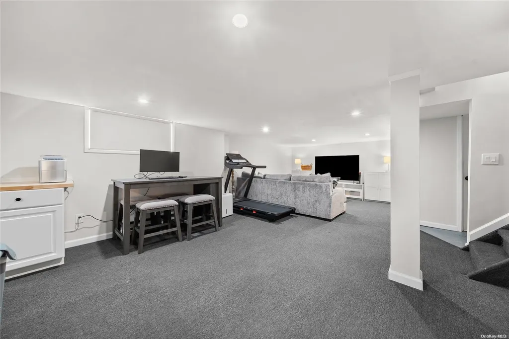 89 Division Avenue Blue Point NY 11715