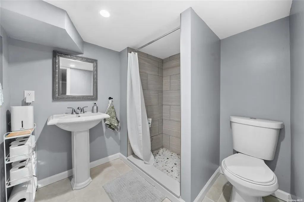 89 Division Avenue Blue Point NY 11715