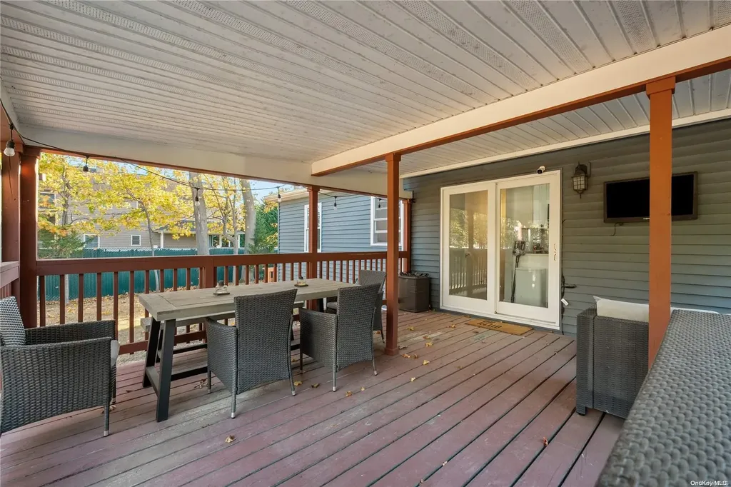 89 Division Avenue Blue Point NY 11715