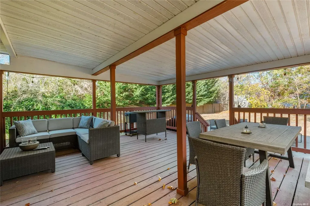 89 Division Avenue Blue Point NY 11715