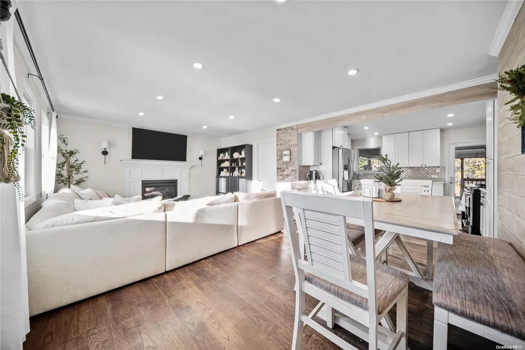 89 Division Avenue Blue Point NY 11715