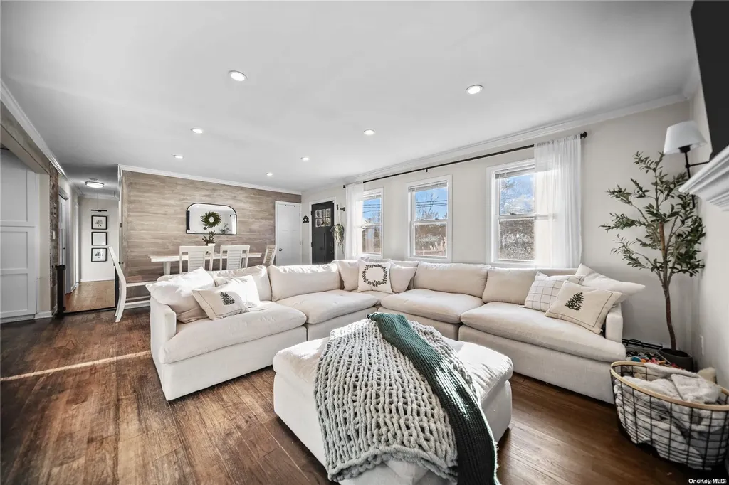 89 Division Avenue Blue Point NY 11715
