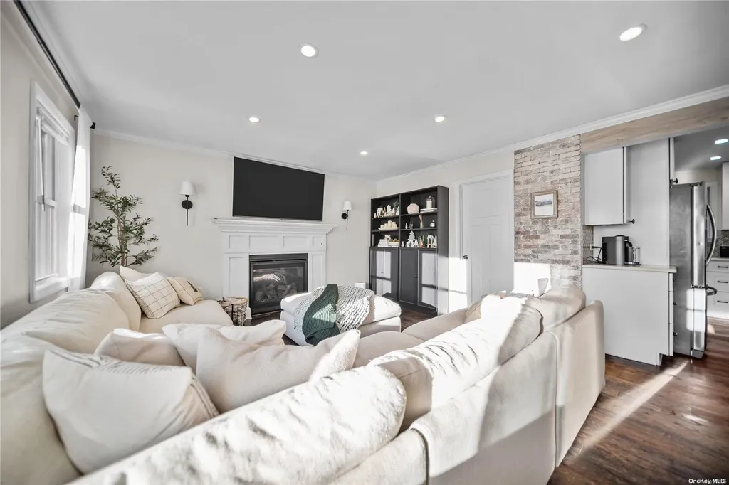 89 Division Avenue Blue Point NY 11715