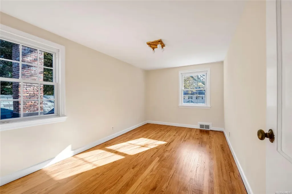 715 Park Avenue Manhasset NY 11030