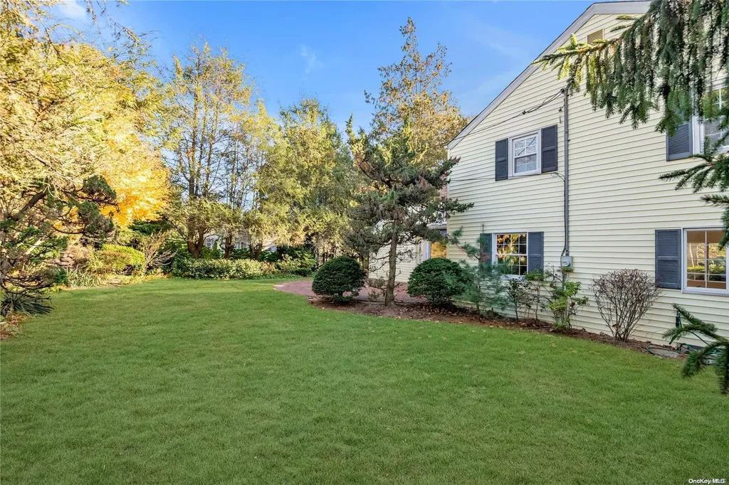 715 Park Avenue Manhasset NY 11030
