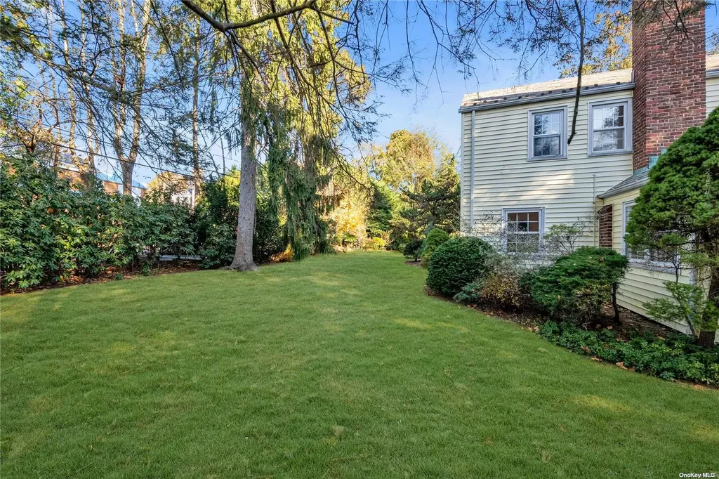 715 Park Avenue Manhasset NY 11030