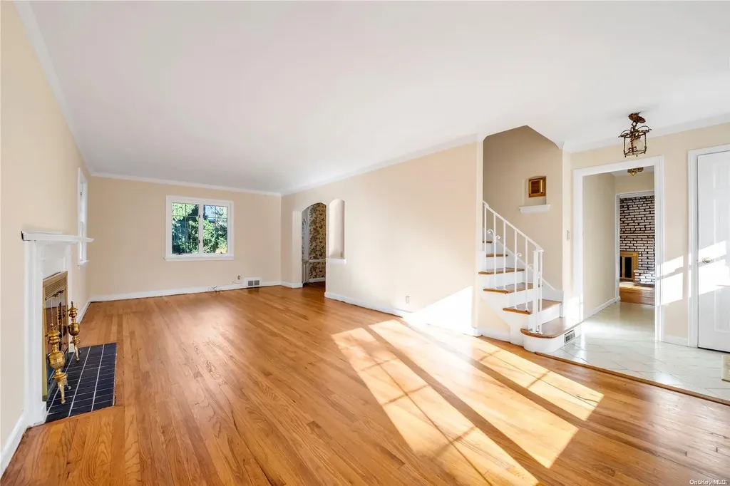715 Park Avenue Manhasset NY 11030