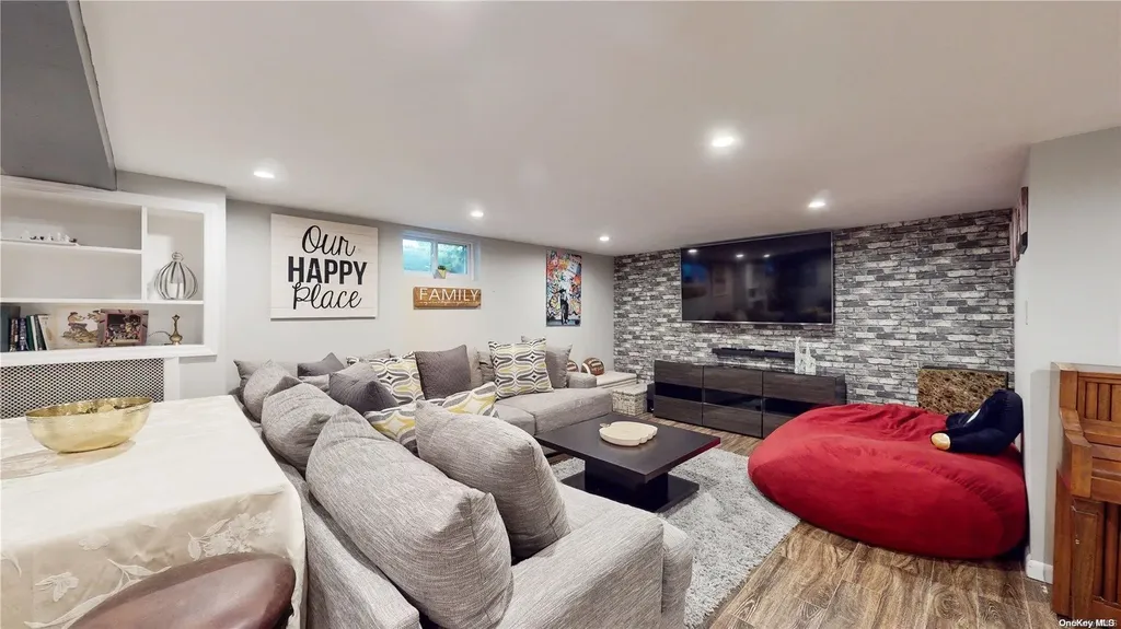 38 Coronet Crescent Bethpage NY 11714