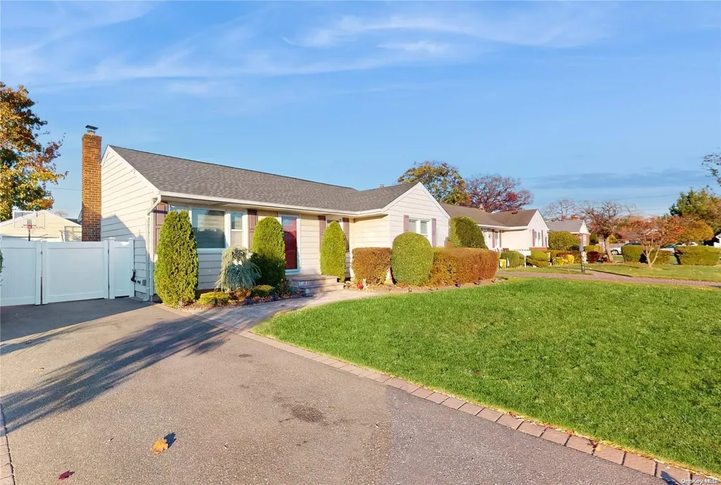 38 Coronet Crescent Bethpage NY 11714