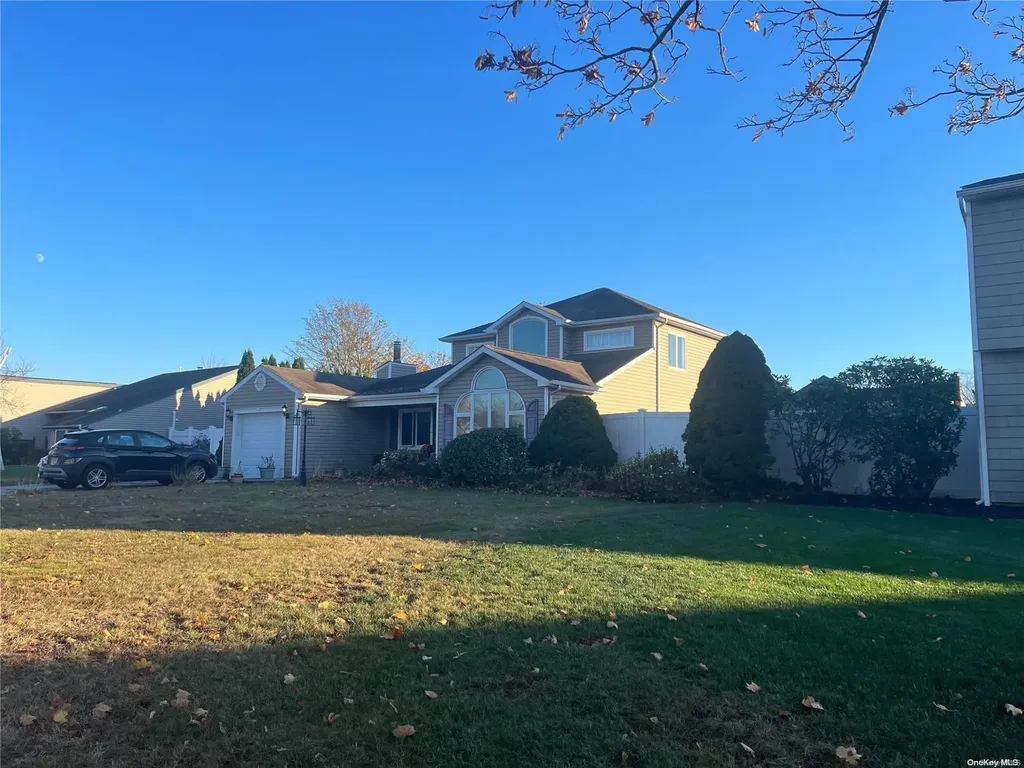 8 Thrasher Avenue Bellport NY 11713