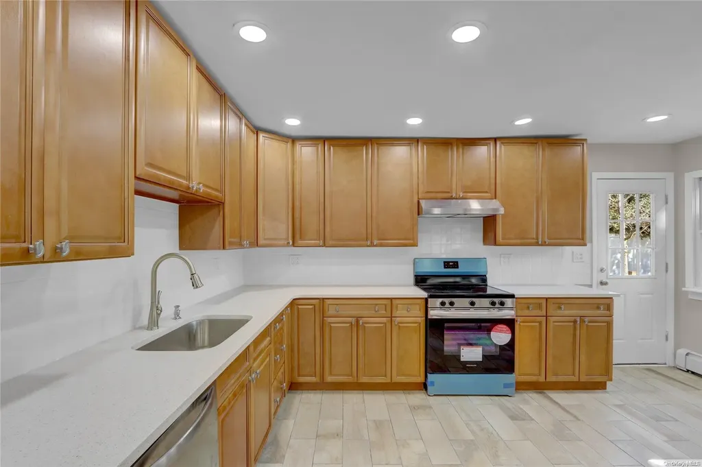 118 Brighton Way Merrick NY 11566