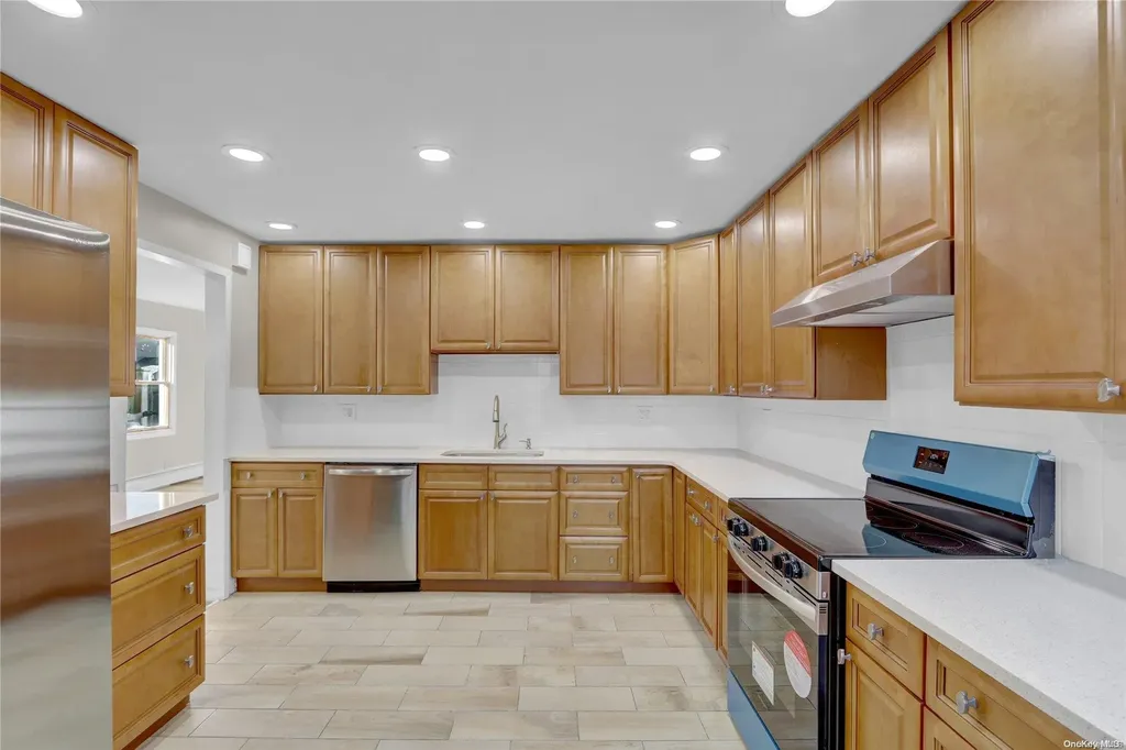 118 Brighton Way Merrick NY 11566
