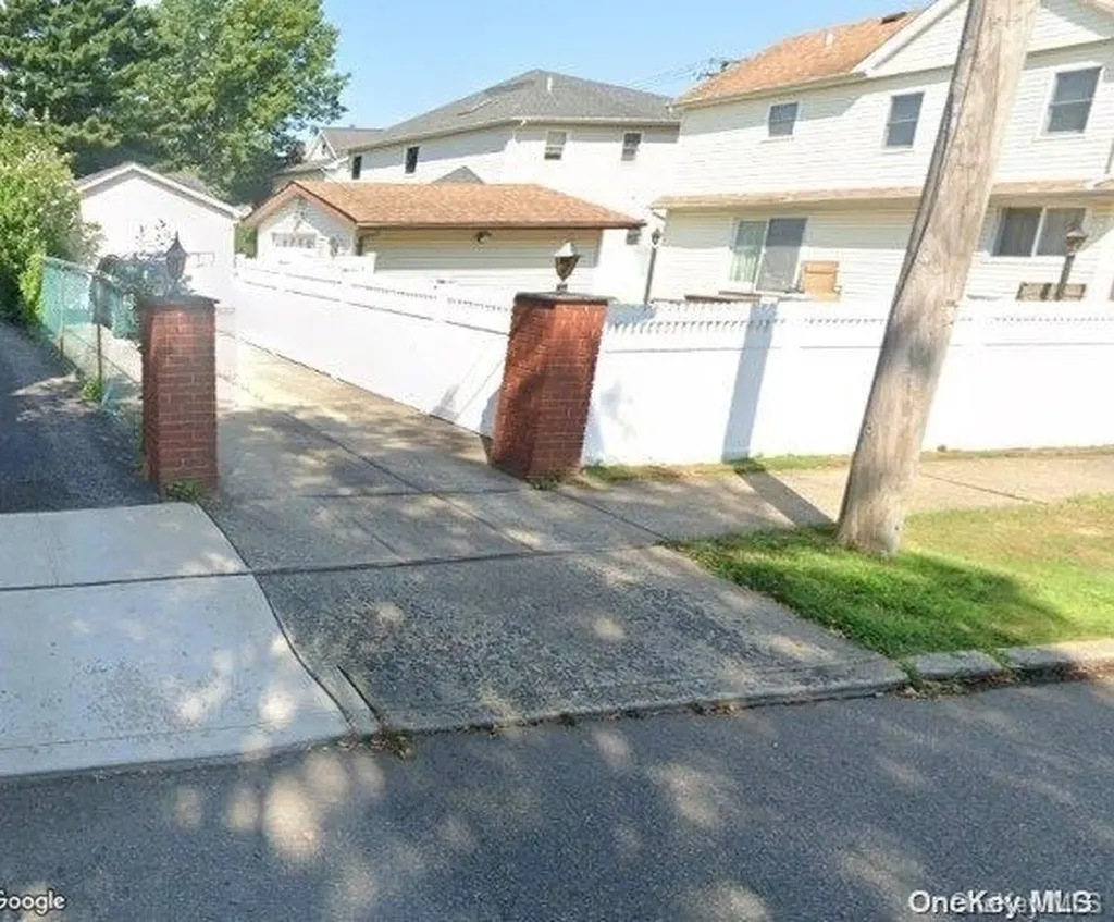 414 1st Avenue New Hyde Park NY 11040