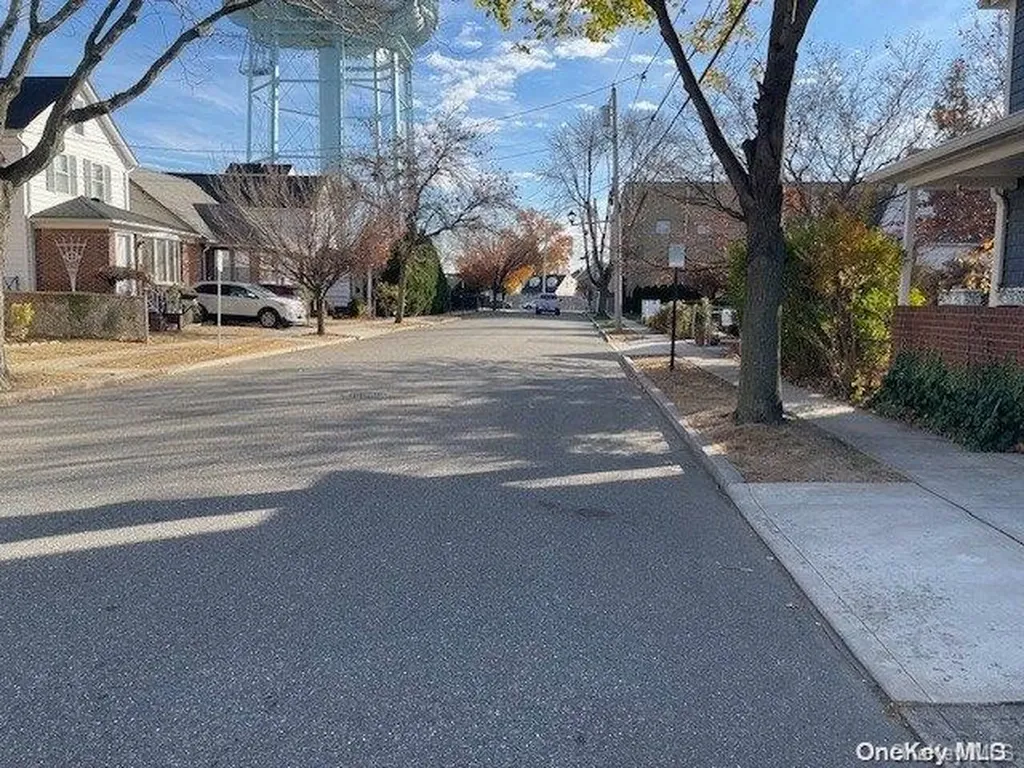 414 1st Avenue New Hyde Park NY 11040