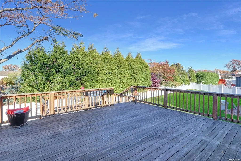 46 Dennis Lane Bethpage NY 11714