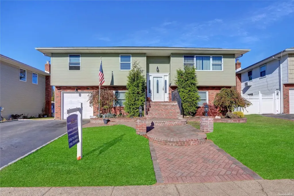 46 Dennis Lane Bethpage NY 11714