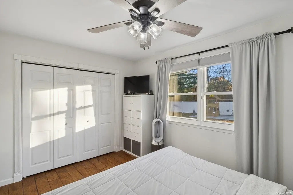 6 Hale Lane Coram NY 11727