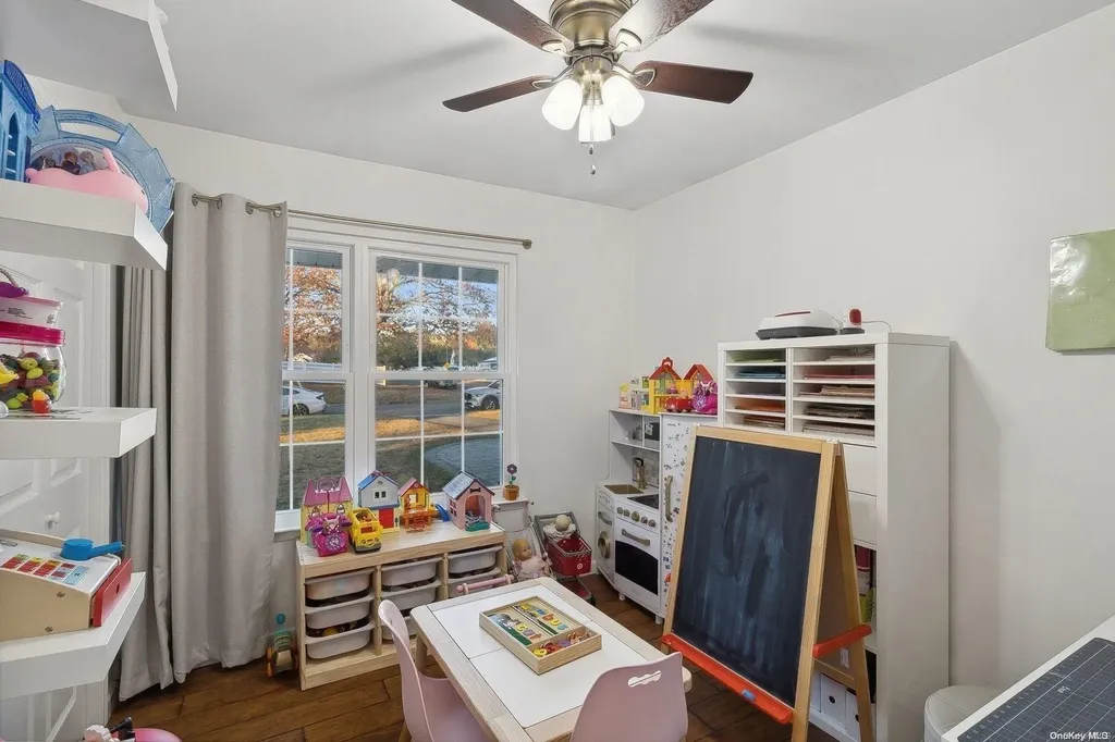 6 Hale Lane Coram NY 11727