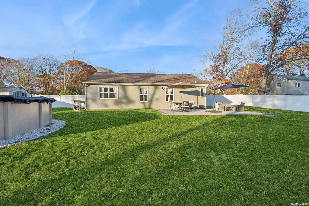 6 Hale Lane Coram NY 11727
