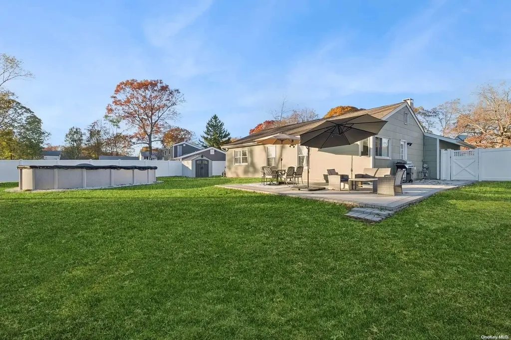 6 Hale Lane Coram NY 11727