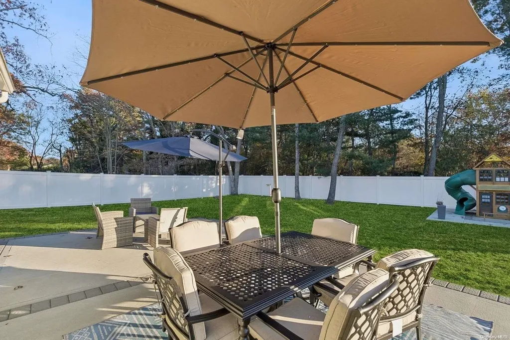 6 Hale Lane Coram NY 11727