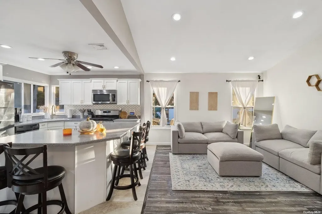 6 Hale Lane Coram NY 11727