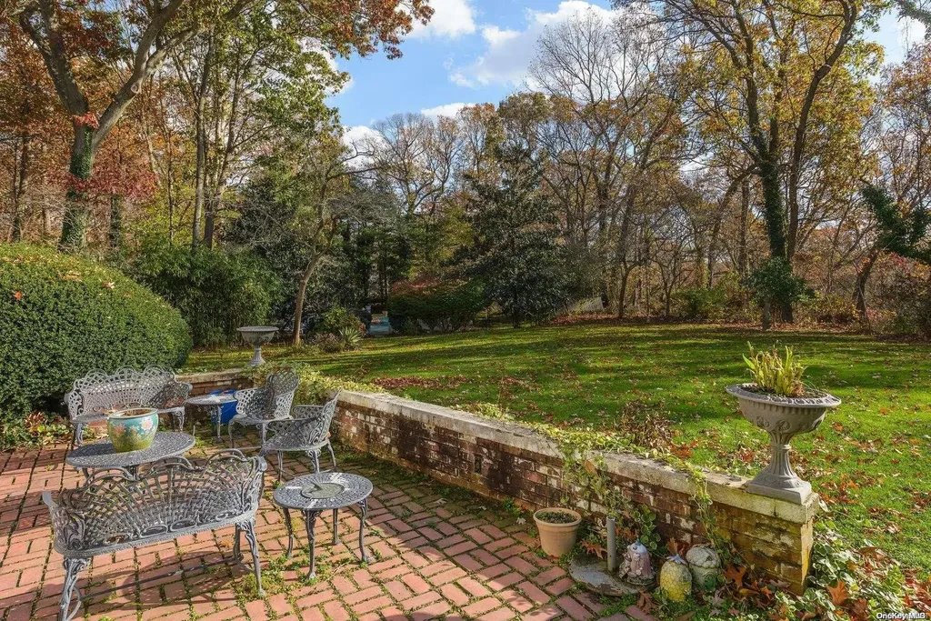 88 Jennings Road Cold Spring Harbor NY 11724