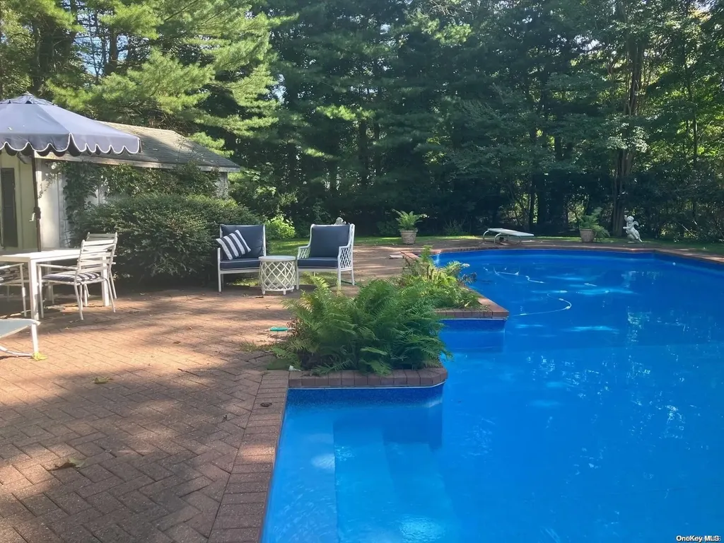88 Jennings Road Cold Spring Harbor NY 11724