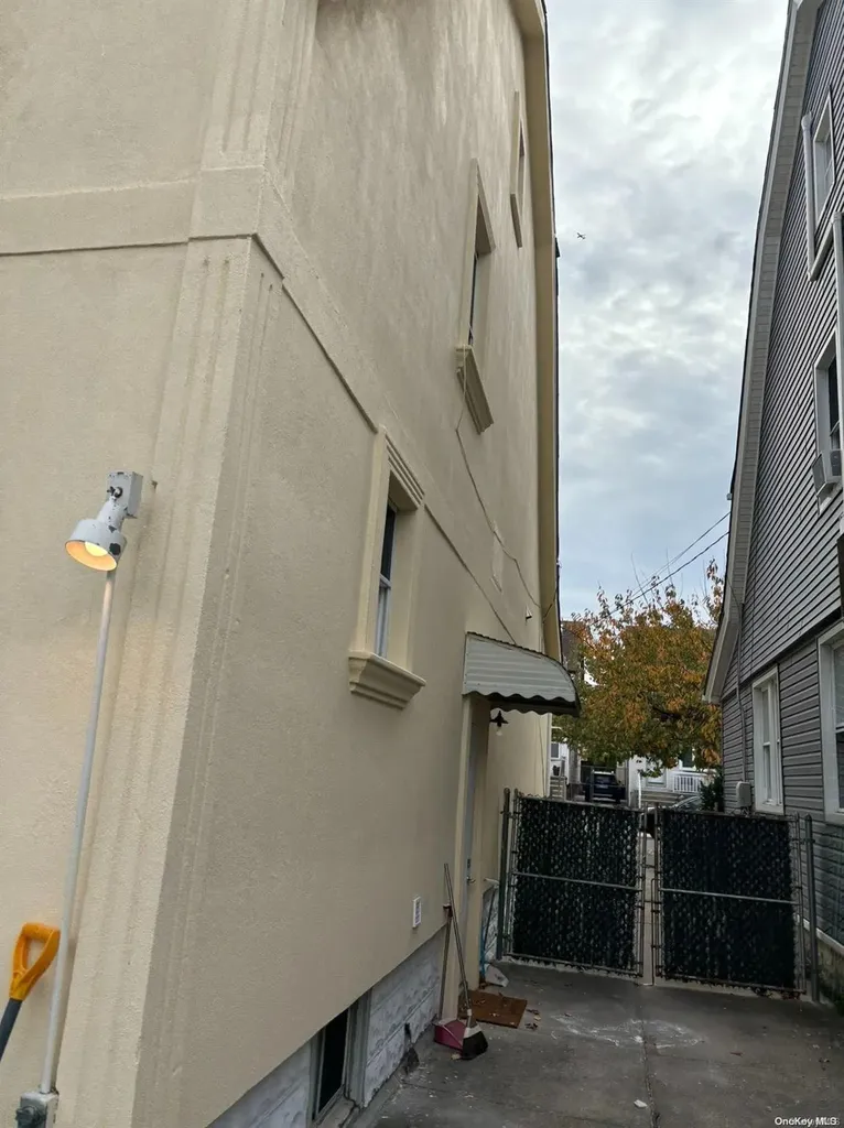 149-41 18 Avenue Whitestone NY 11357