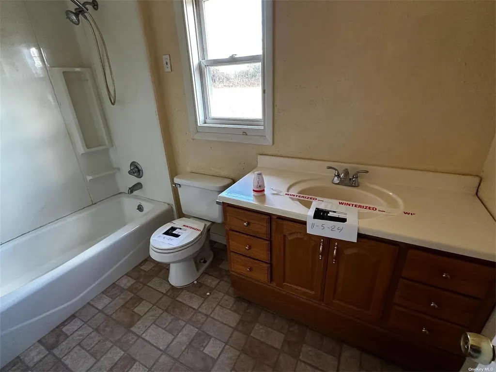 2468 River Road Calverton NY 11933