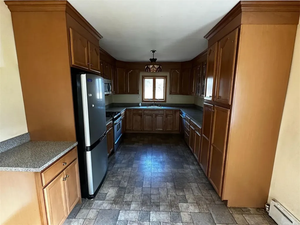 2468 River Road Calverton NY 11933
